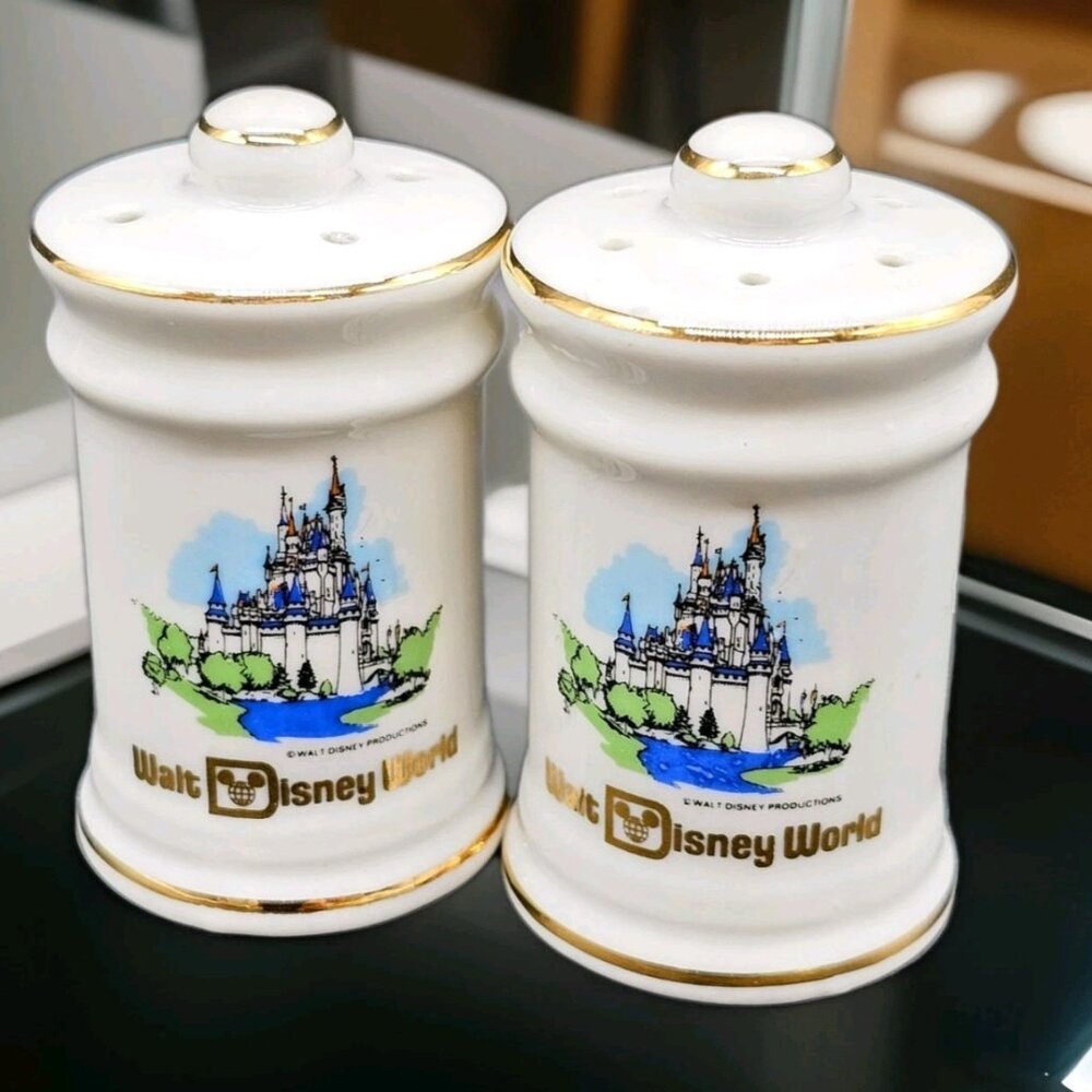 Vintage Walt Disney World Cinderella's Castle Salt And Pepper Shakers Japan